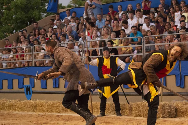 Silves Portugal Août 2018 Bataille Épée Personnages Costumes Médiévaux Foire — Photo