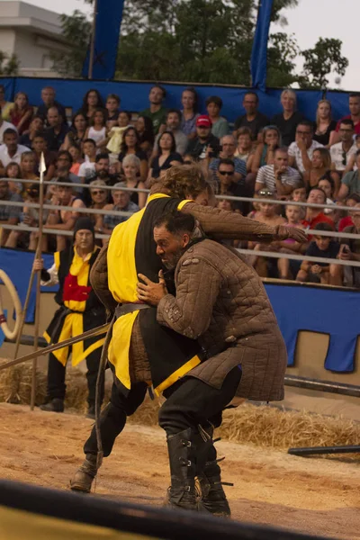 Silves Portugal Août 2018 Bataille Épée Personnages Costumes Médiévaux Foire — Photo