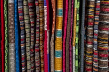 Birkaç halı görünümü kapatın veya kilim kumaş ayrıntı depolar .