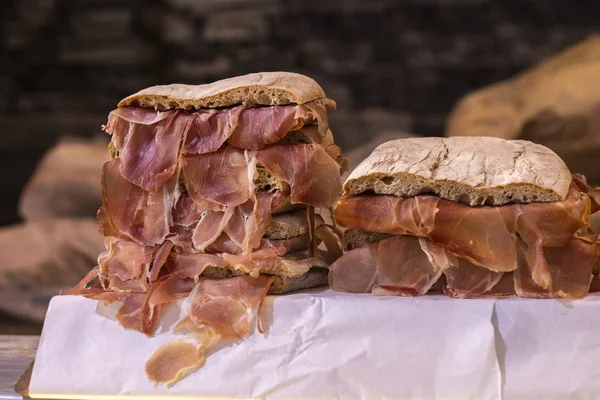 Visning Flera Rök Härdande Sandwich Portugisiska Skinka — Stockfoto