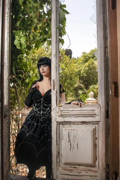 View Dark Dressed Gothic Girl Abandoned Palace Next Wooden Door — Stock Photo, Image