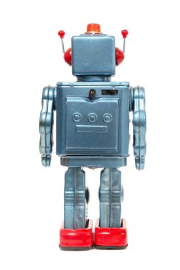 Beyaz arka planda izole edilmiş klasik bir robot oyuncak..