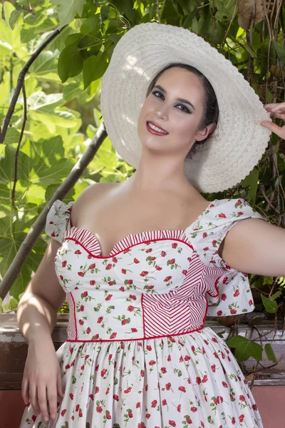View Countryside Young Lady Woman White Dress Red Flowers Hat — Stock Photo, Image