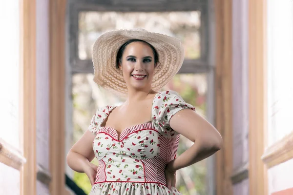 View Contryside Young Lady Woman White Dress Red Flowers Hat — Stock Photo, Image