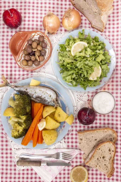 Homemade Portuguese Mackerel Fish Meal Potatoes Veggies — Stock Photo, Image