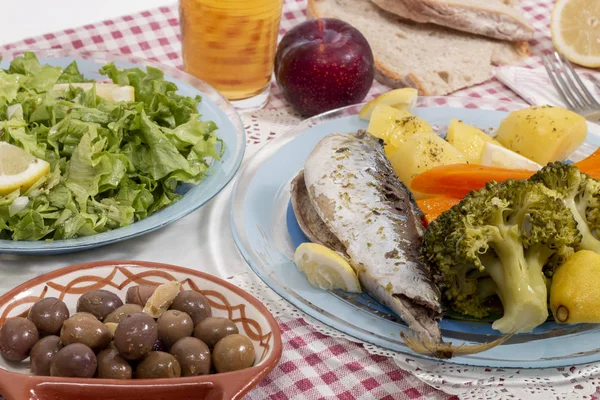 Fiskmjöl Hemmagjord Portugisiska Makrill Med Potatis Och Grönsaker — Stockfoto