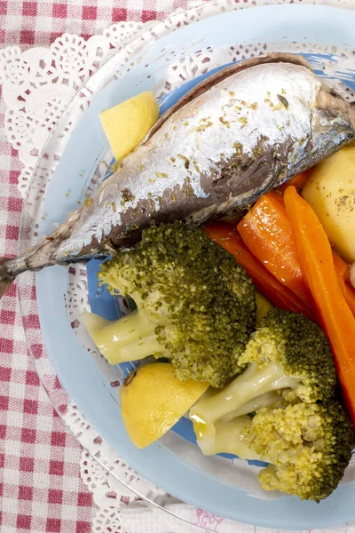 Fiskmjöl Hemmagjord Portugisiska Makrill Med Potatis Och Grönsaker — Stockfoto