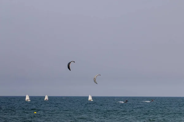 Кайтсерфинг Яхта Плывущие Далеко Морю — стоковое фото