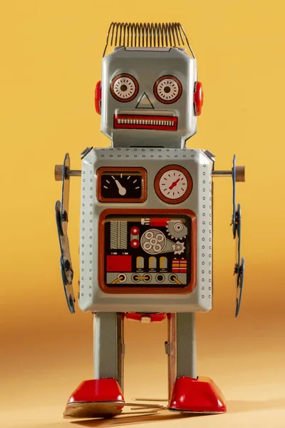 Vintage Juguete Robot Estaño Aislado Sobre Fondo Amarillo — Foto de Stock