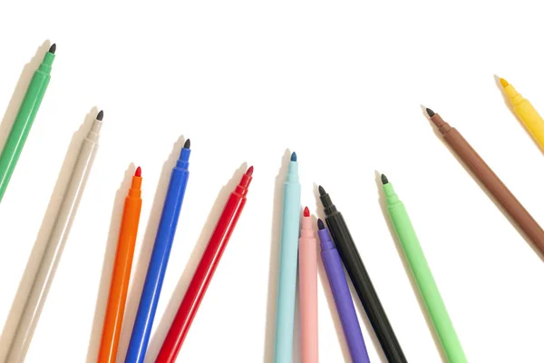 Beyaz Bir Arka Plan Üzerinde Izole Renkli Keçeli Kalem Kümesi — Stok fotoğraf