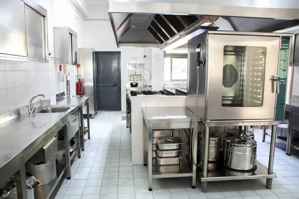 Gran Cocina Industrial Hecha Con Acero Inoxidable Imagen De Stock