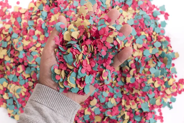 Main Saisit Mélange Confettis Colorés — Photo