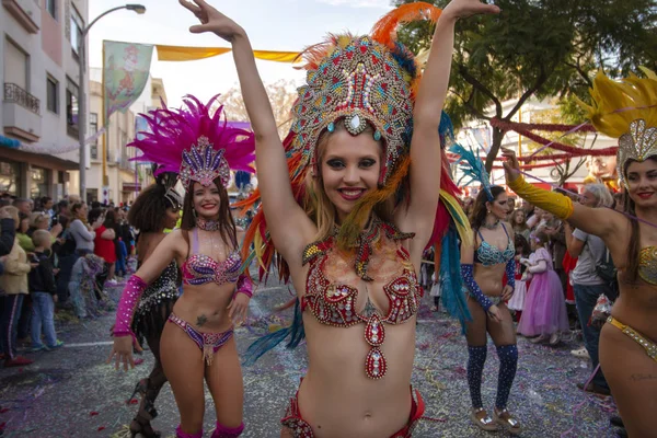 Partecipanti al festival della sfilata di Carnevale — Foto Stock