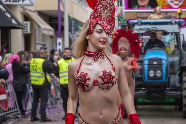 Participants au festival de défilé de carnaval — Photo