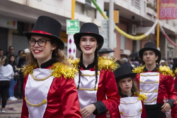 Partecipanti al festival della sfilata di Carnevale — Foto Stock