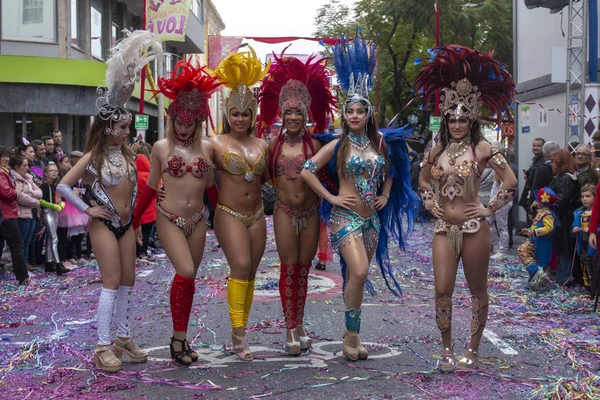 Účastníci karnevalového festivalu — Stock fotografie