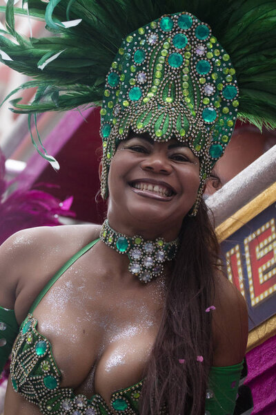 Участники карнавального парада
