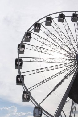 uzun boylu dönme dolabı