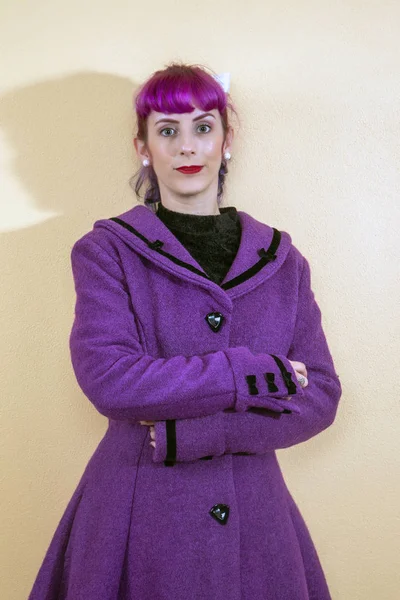 Vrouw met vintage kleding — Stockfoto