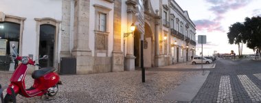 Tarihi şehir merkezine ana giriş