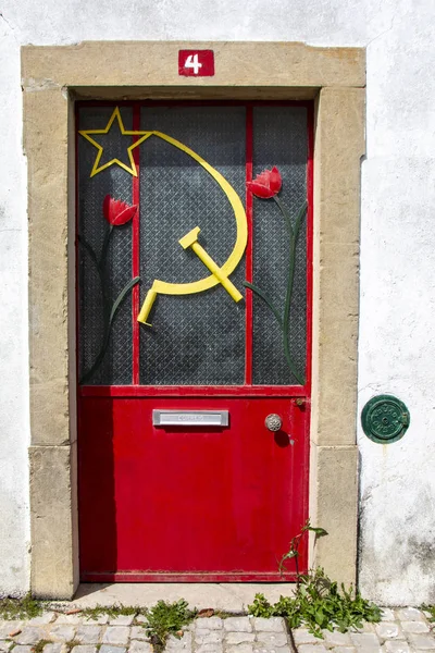 Porta in ferro rosso — Foto Stock