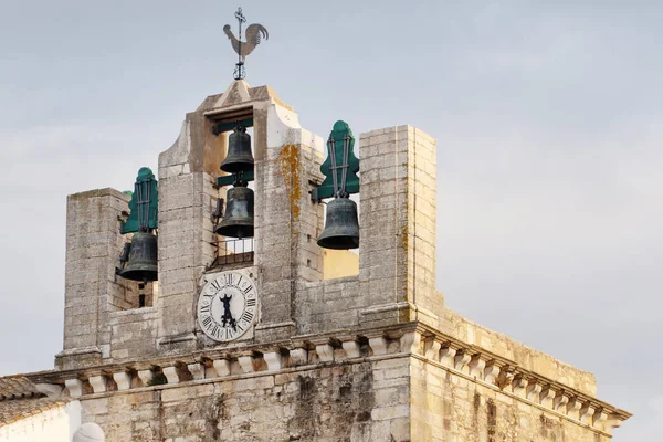 Kostel se Zvonové věže — Stock fotografie
