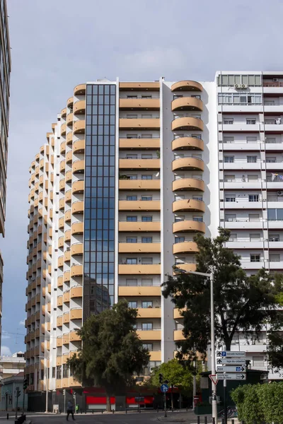Edificio de gran altura en la ciudad de Faro — Foto de Stock