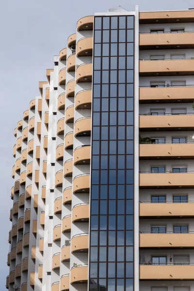 Edificio de gran altura en la ciudad de Faro — Foto de Stock