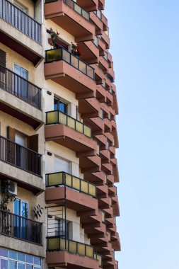Modern İspanyol apartman kompleksi