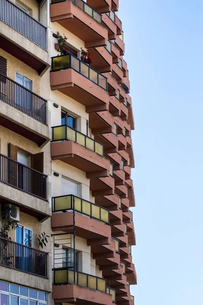 Modern Spanish apartment complex — Stock Photo, Image