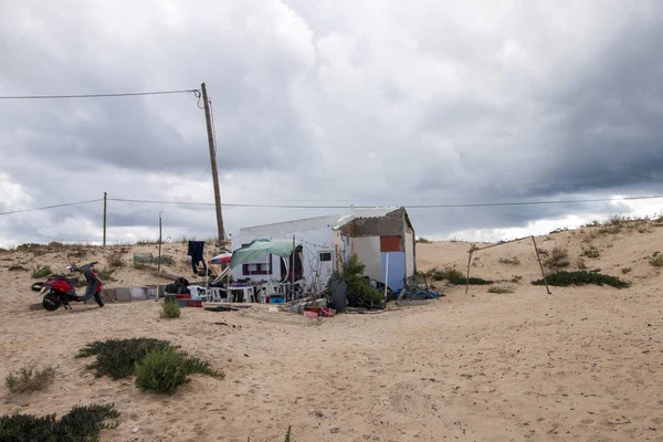 Precaria casa en la playa —  Fotos de Stock
