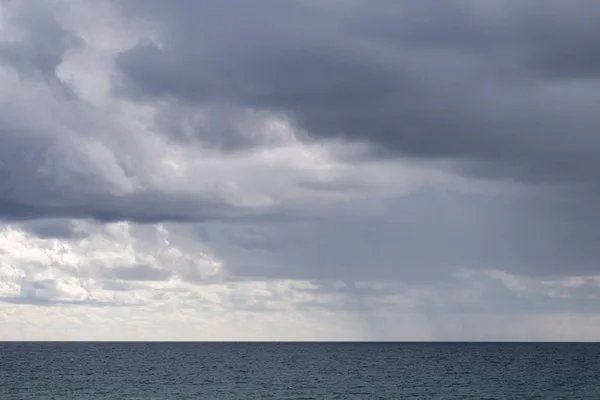 Regen op de Oceaan — Stockfoto