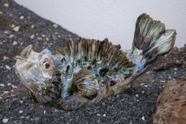 Okyanus temalı detaylar heykeller