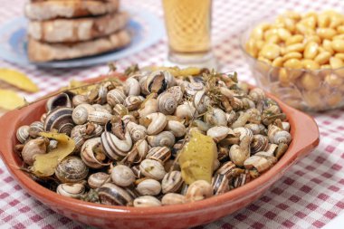 Pişmiş salyangoz geleneksel yemek