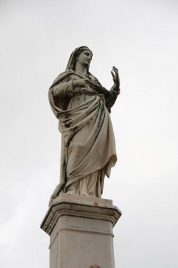 Mezarlığı 'nda dini heykel
