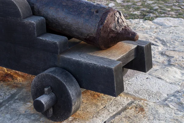 Old rusty cannon — Stock Photo, Image