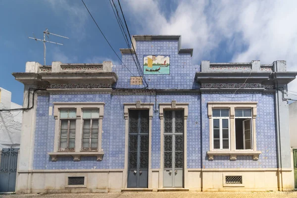 Edificios típicos de las ciudades portuguesas — Foto de Stock