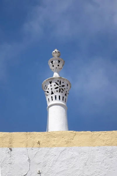 Traditionelle portugiesische Schornstein — Stockfoto