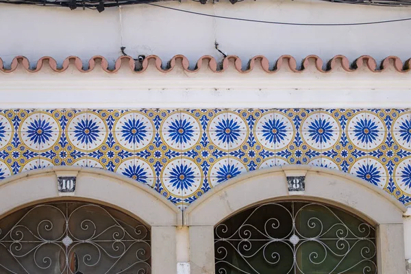 Detalles típicos del edificio de las casas portuguesas — Foto de Stock