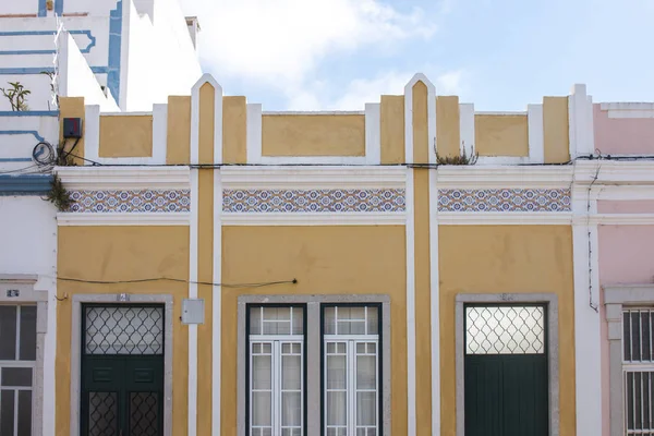 Edifici tipici delle città portoghesi — Foto Stock