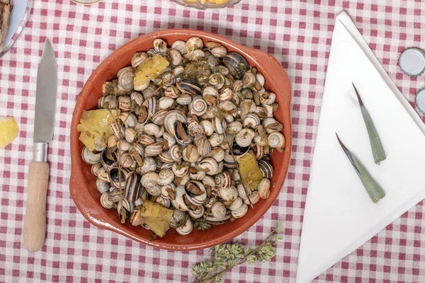 Traditional dish of cooked snails — Stock Photo, Image