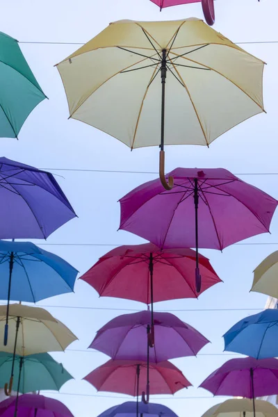 Guarda-chuvas decoração de rua — Fotografia de Stock