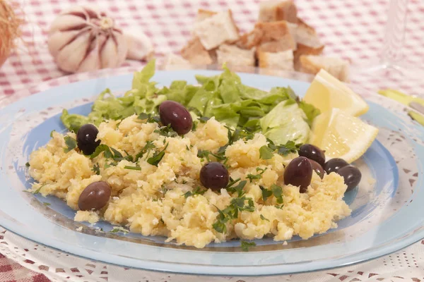 Bacalao con huevos y patata — Foto de Stock