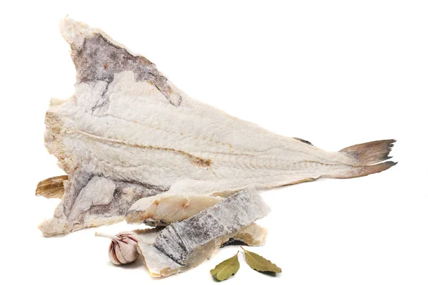 Saltad torskfisk med lagerblad — Stockfoto