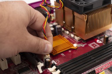 anakart üzerinde bir CPU Fan yükleme