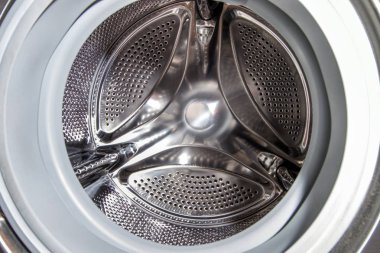 mutfakta çamaşır makinesi