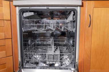 mutfakta çanak yıkama makinesi