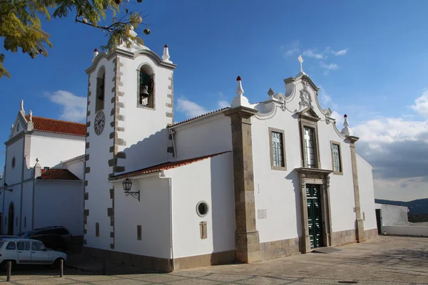 Церковь маленького городка — стоковое фото