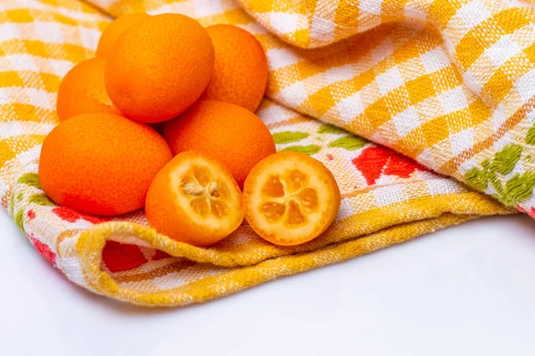 Winzige Tropische Kumquat Früchte Isoliert Auf Weißem Hintergrund — Stockfoto