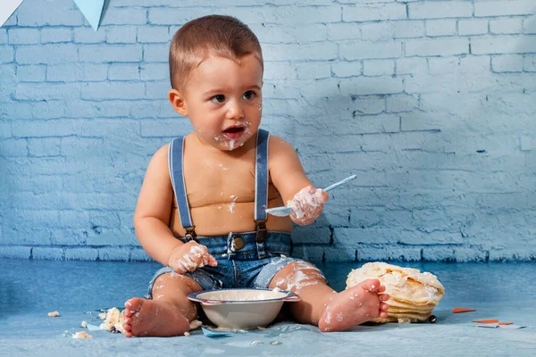 Party for one year baby boy with a set composed of ribbons, and brick wall paper and pancakes.